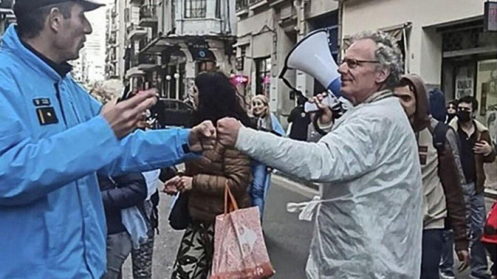 Hombre que amenazó con megáfono a Cristina Kirchner, NA