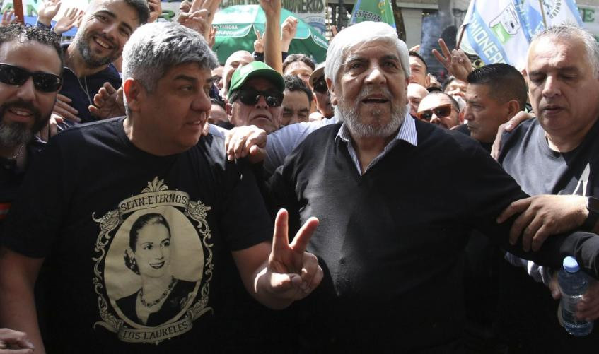 Pablo Moyano y Hugo Moyano con el gremio de Camioneros. Foto: NA.