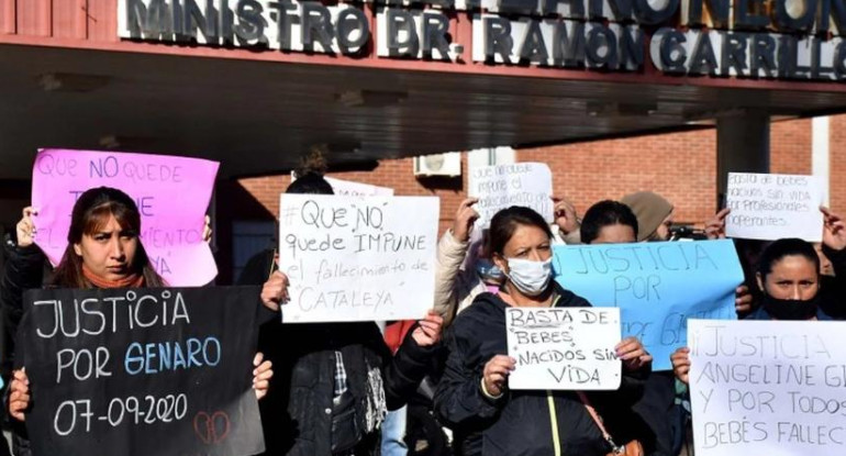 Marcha por los bebés muertos en hospital de Córdoba. Foto: NA