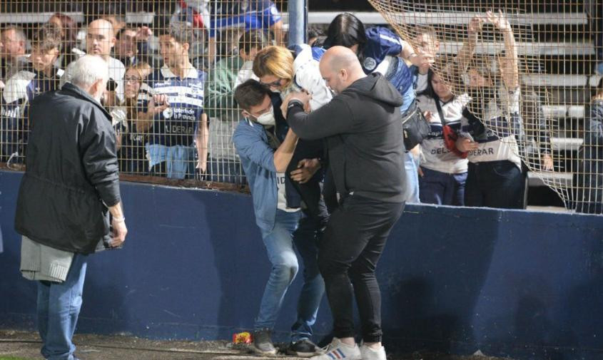 Incidentes en el partido entre Gimnasia y Boca. Foto: NA.