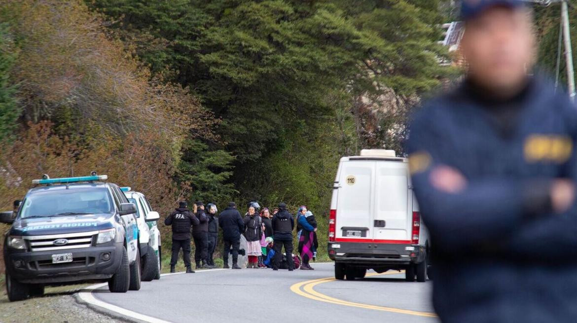 Detención de mapuches en Bariloche. Foto: Telam.