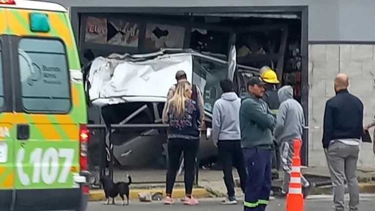 Imagen de cómo quedó el coche tras el choque