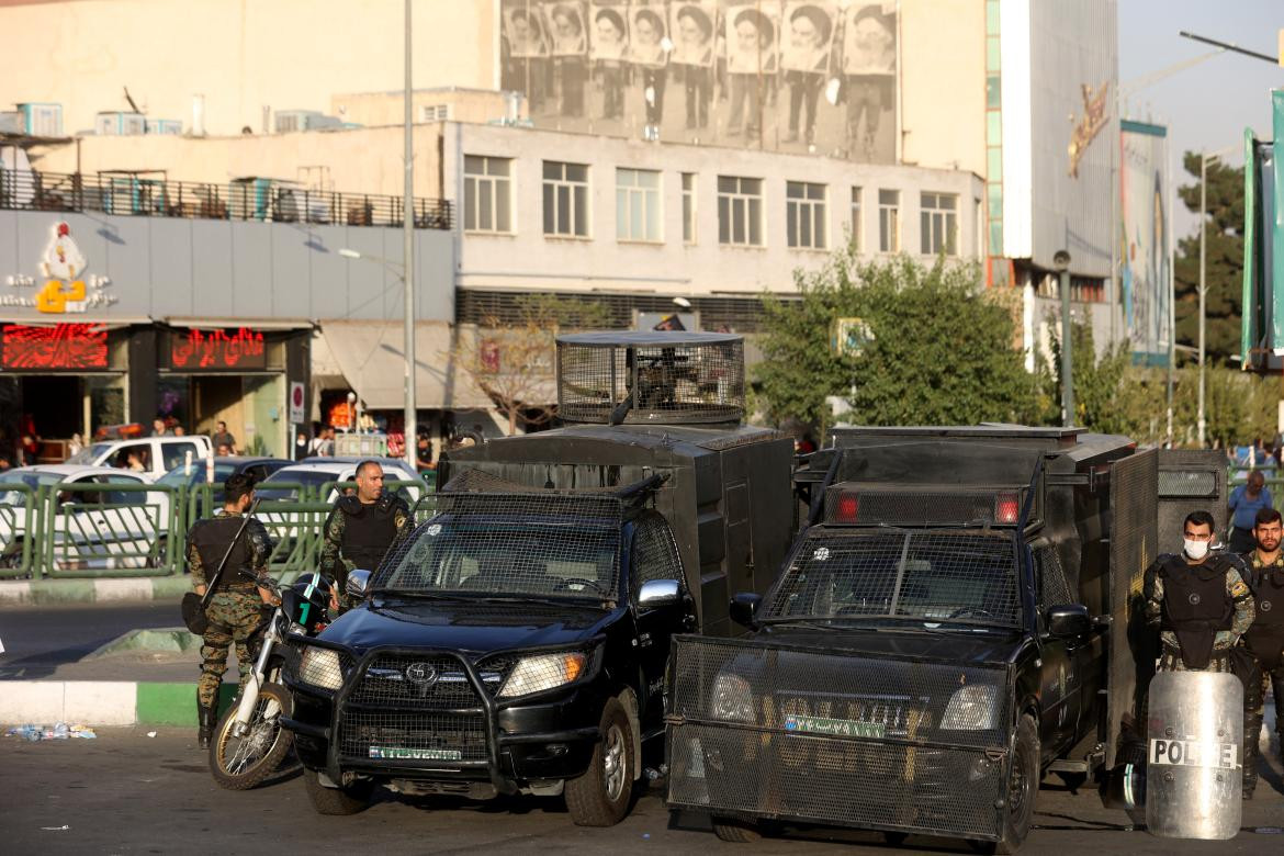 Las fuerzas del régimen de Irán balearon a otra mujer. Foto: Reuters.