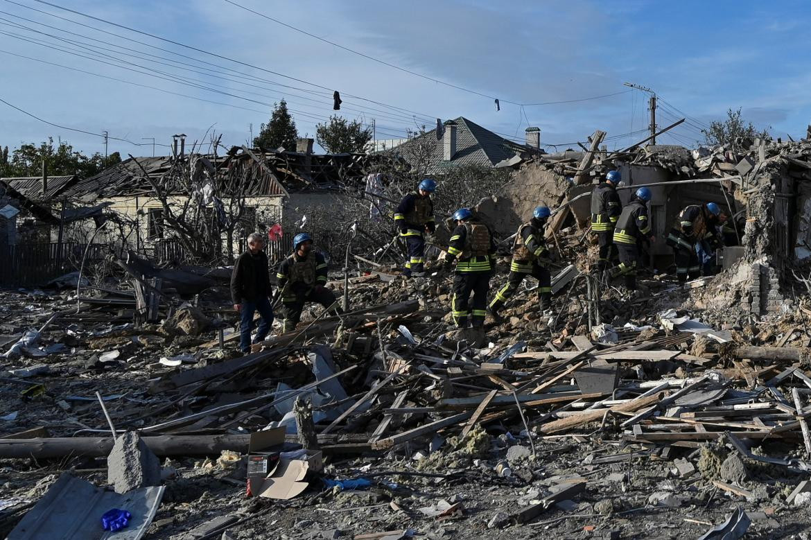 Escombros de Zaporizhzhia tras el ataque ruso. Foto: Reuters.