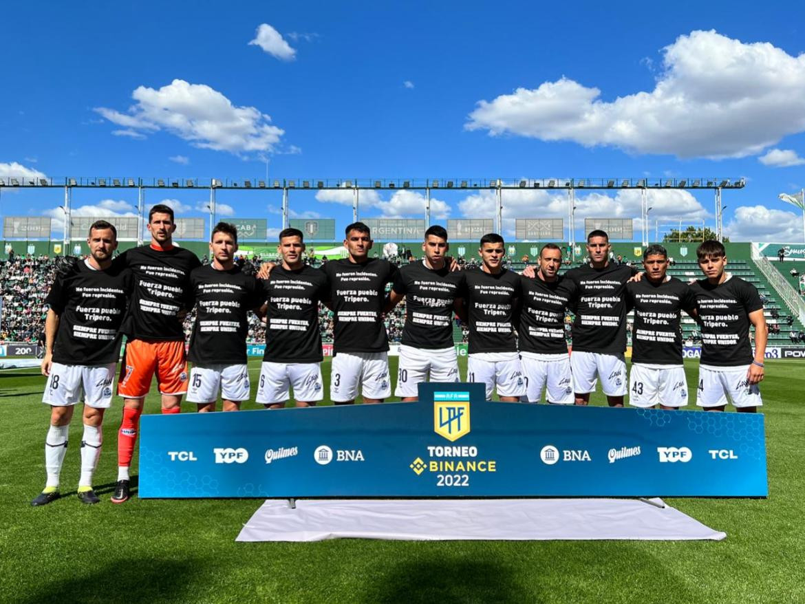 El mensaje de los futbolistas de Gimnasia en la previa ante Banfield. Foto: Twitter @gimnasiaoficial.