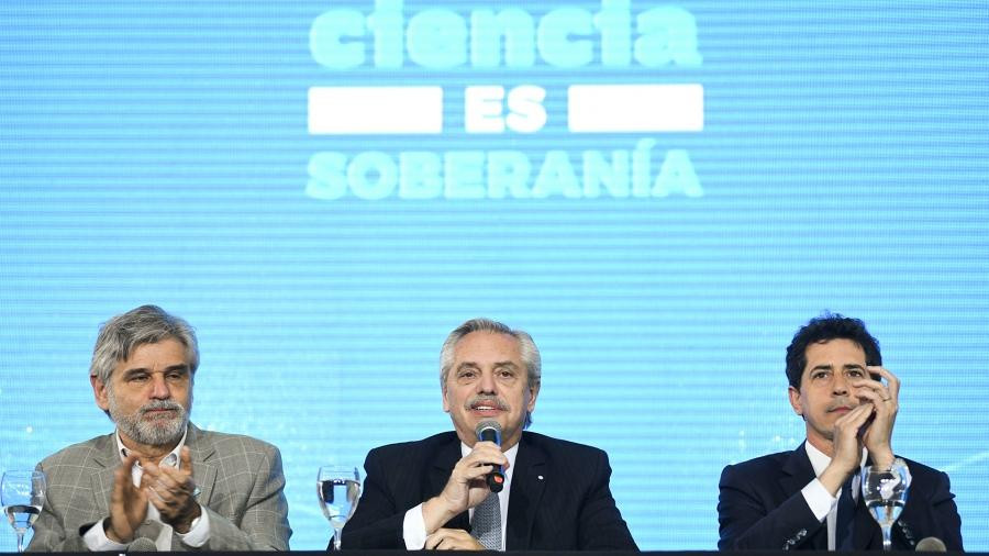 Alberto Fernández junto a Wado De Pedro y Daniel Filmus en Tecnópolis. Foto: Presidencia.