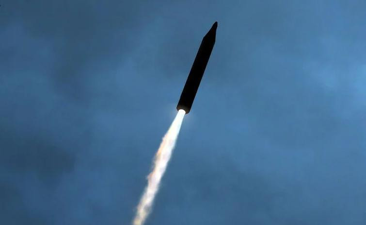 El lanzamiento de un misil en Corea. Foto: REUTERS