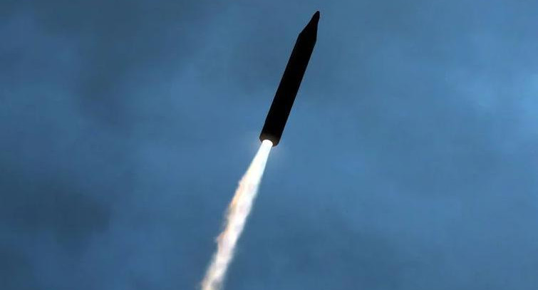 El lanzamiento de un misil en Corea. Foto: REUTERS
