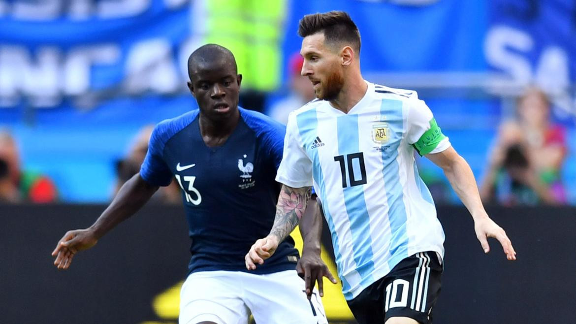 Kanté y Lionel Messi, fútbol internacional. Foto: REUTERS