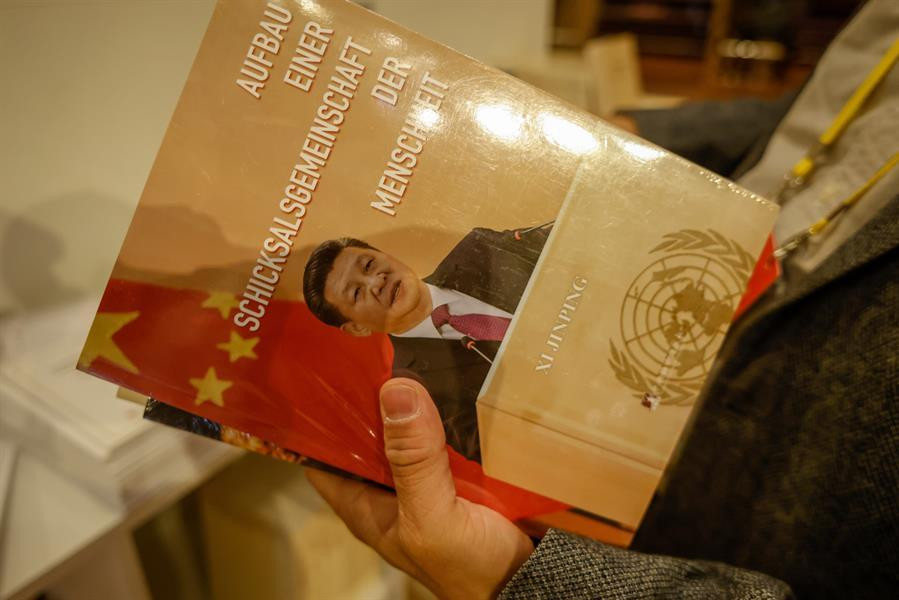 Foto EFE libro sobre presidente Xi Jinping 