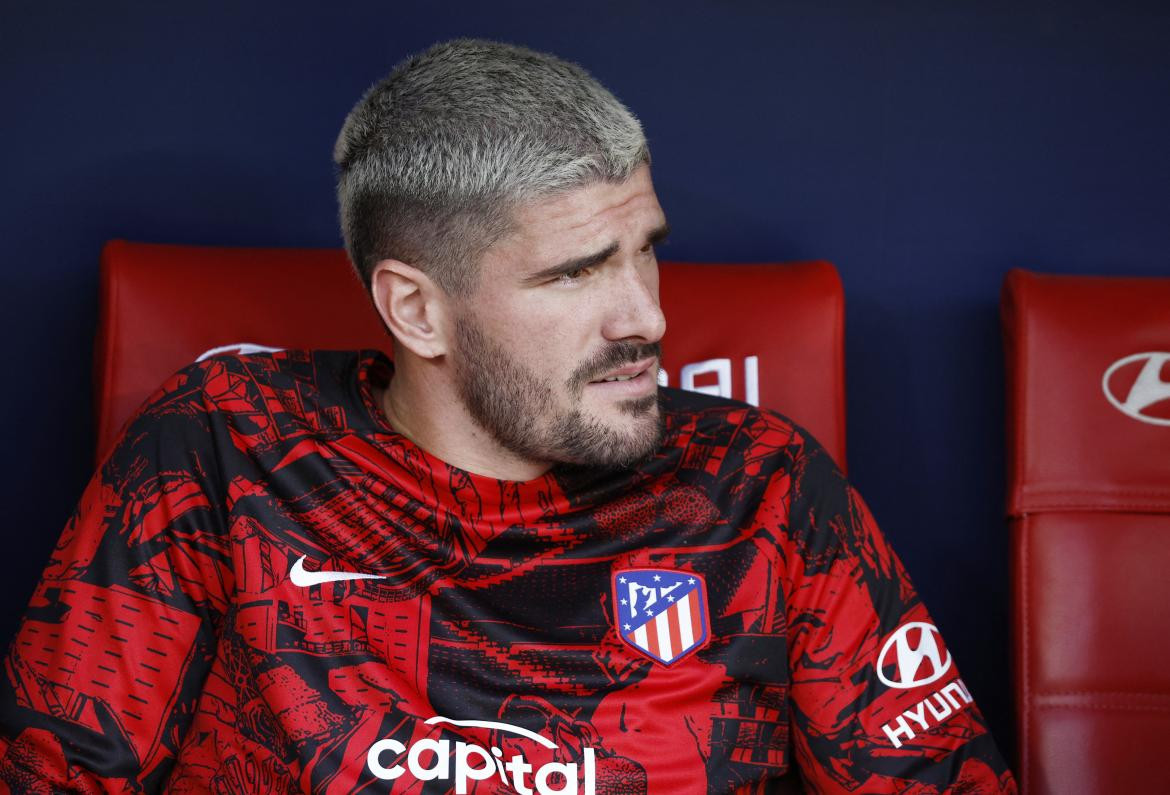 Rodrigo De Paul en el banco del Atlético de Madrid. Foto: Reuters.