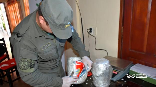 Secuestraron 1.500 pastillas de éxtasis escondidas en termos. Foto: Telam