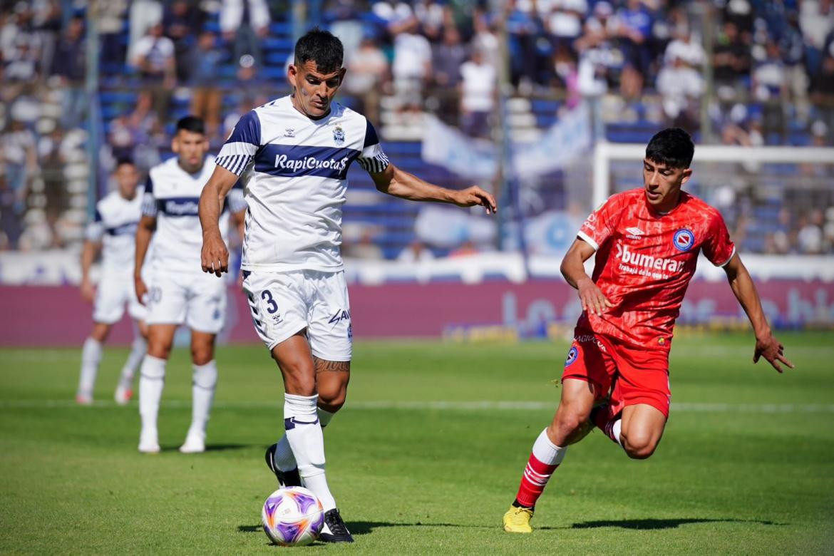 Gimnasia y Esgrima La Plata vs. Argentinos Juniors. Foto: Twitter @gimnasiaoficial.