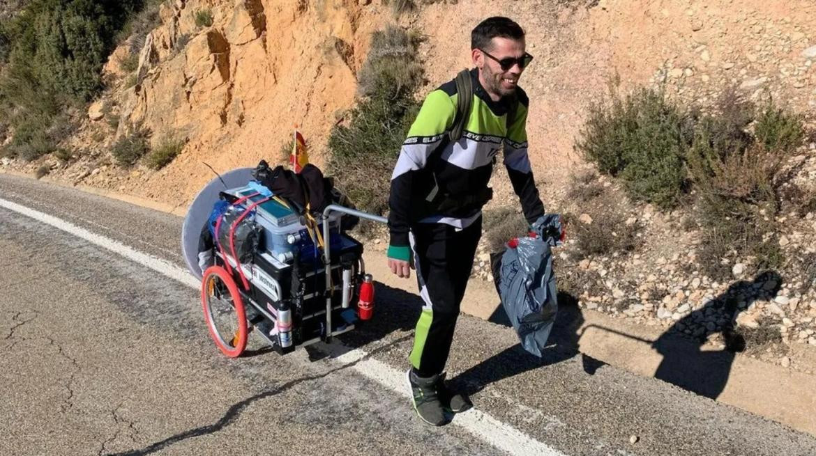 Santiago Sánchez Cogedor viajaba al Mundial a pie.  Foto: Instagram de @santiago_sanchez_cogedor