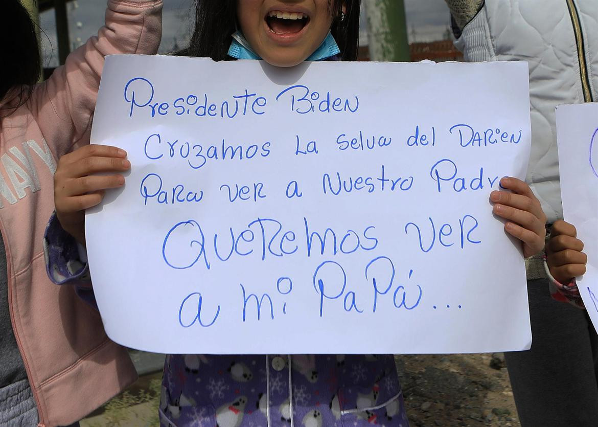 Niños venezolanos protestaron en la frontera entre México y EE.UU_EFE