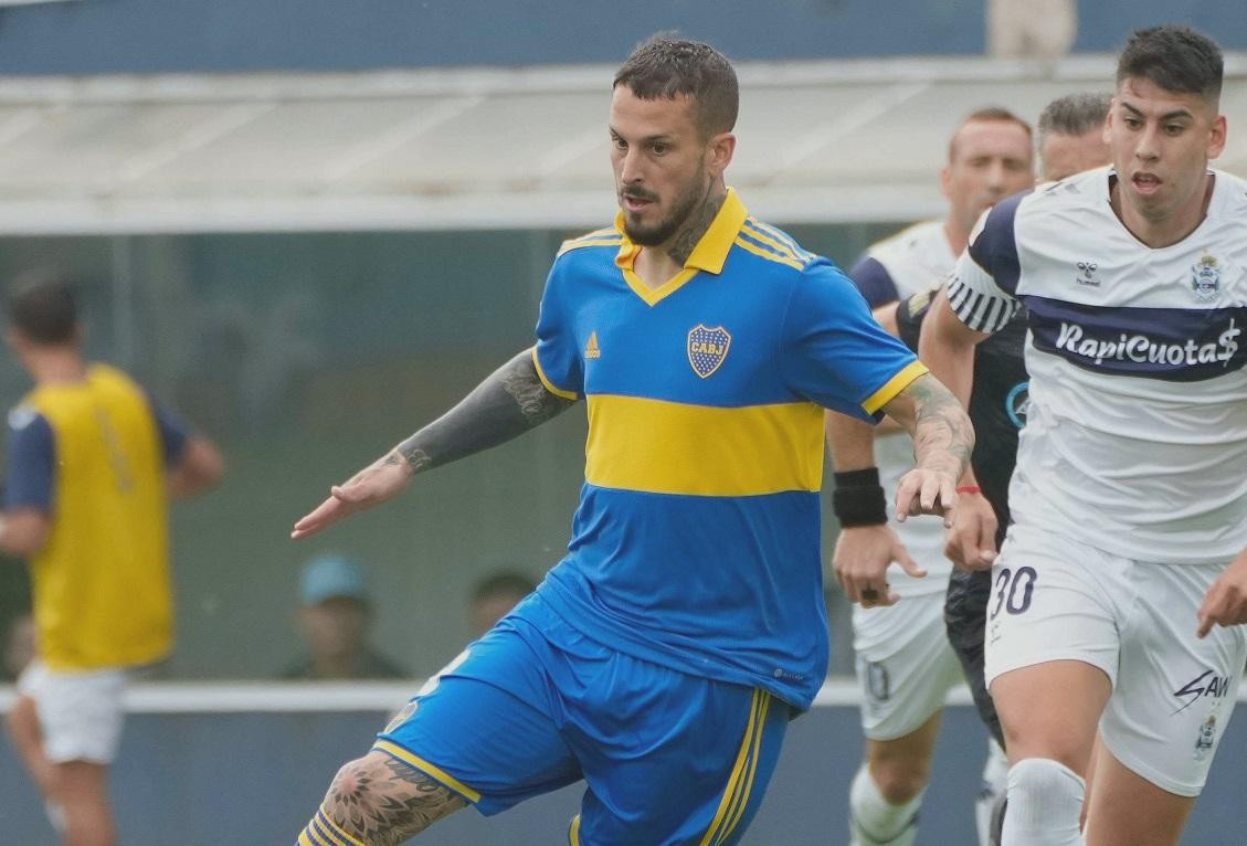 Darío Benedetto; lesión vs. Gimnasia LP. Foto: Twitter @BocaJrsOficial.