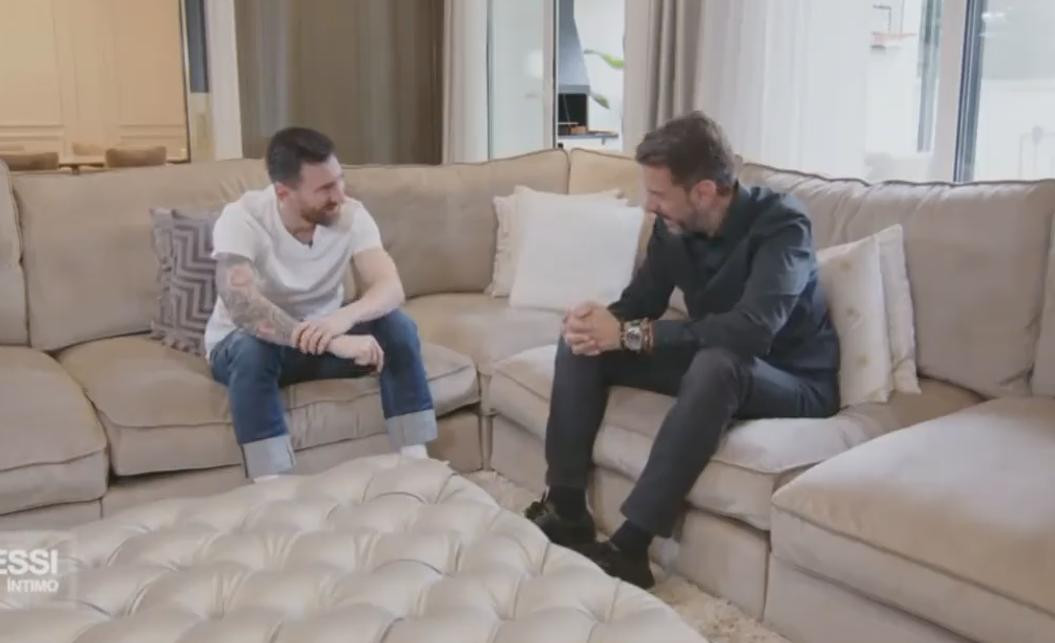 Lionel Messi junto a Pablo Giralt. Foto: captura video.