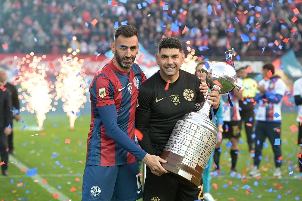 Sebastián Torrico y Néstor Ortigoza; despedida. Foto: Twitter @SanLorenzo.