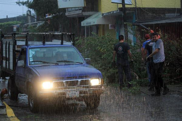 Huracán Roslyn en México. Foto: EFE.