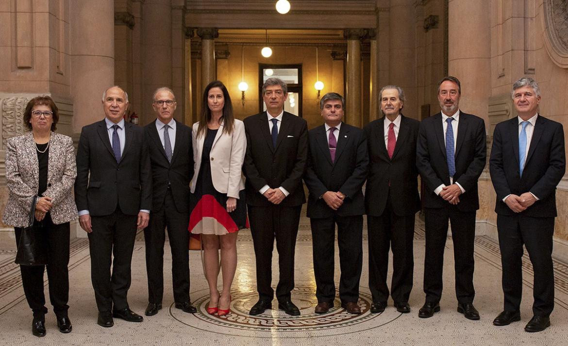 Los jueces de la Corte Suprema con miembros de la Asociación de Magistrados. Foto: Télam.