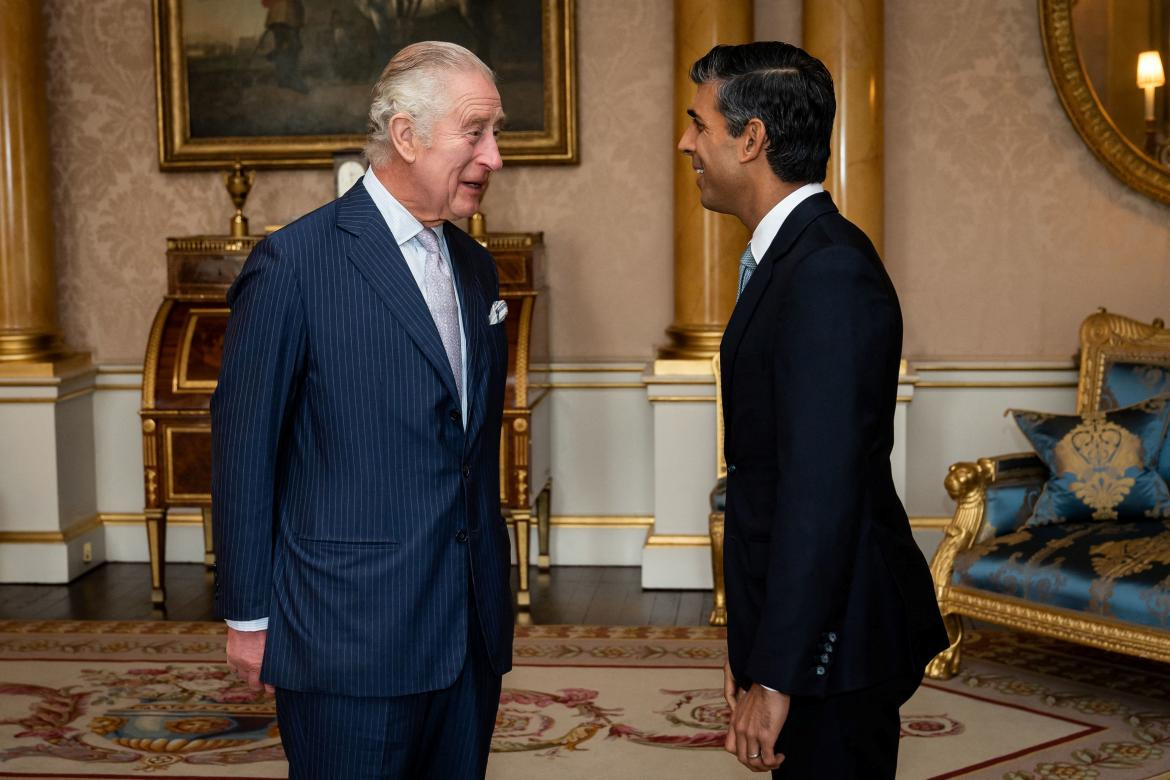 Carlos III le encargó a Rishi Sunak que forme Gobierno_Reuters