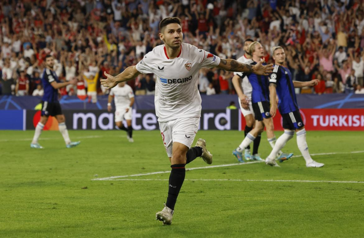 Gonzalo Montiel en la victoria del Sevilla por Champions League. Foto: REUTERS.