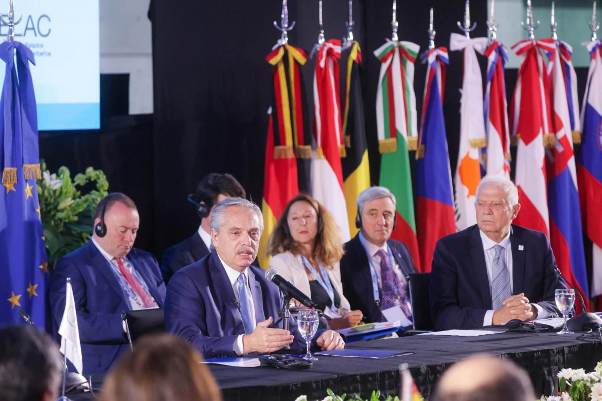 Alberto Fernández en la sesión plenaria de la CELAC y la Unión Europea. Foto: Telam.