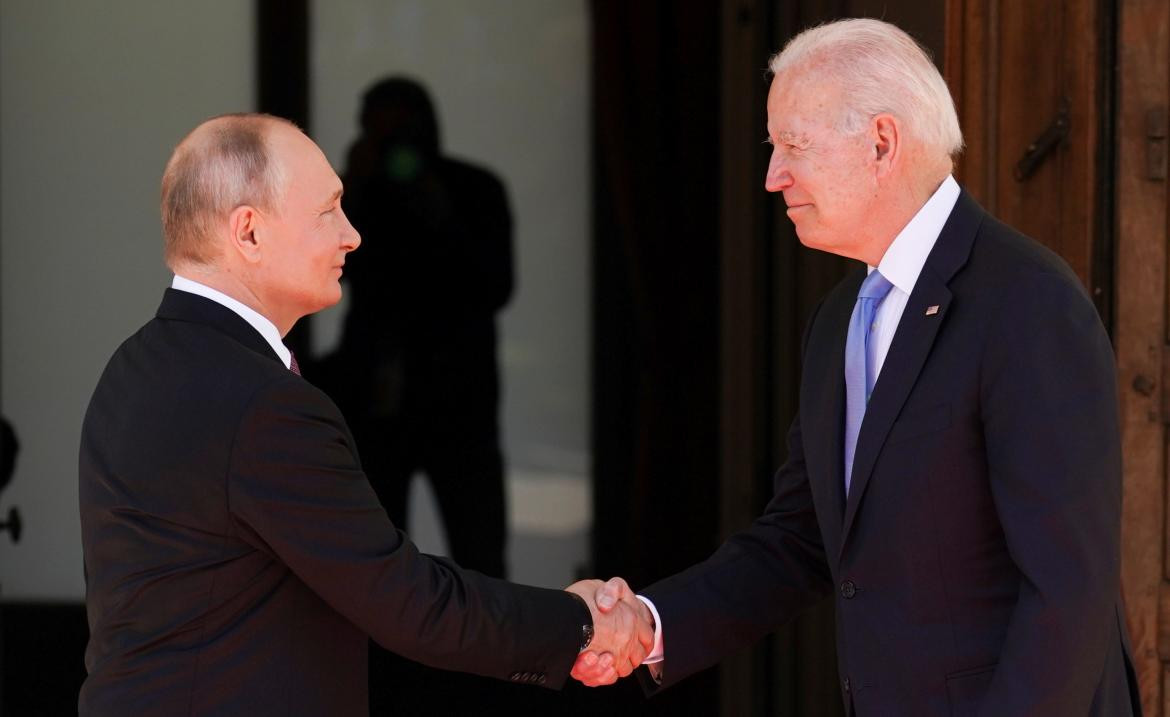 Joe Biden y Vladimir Putin. Foto: REUTERS