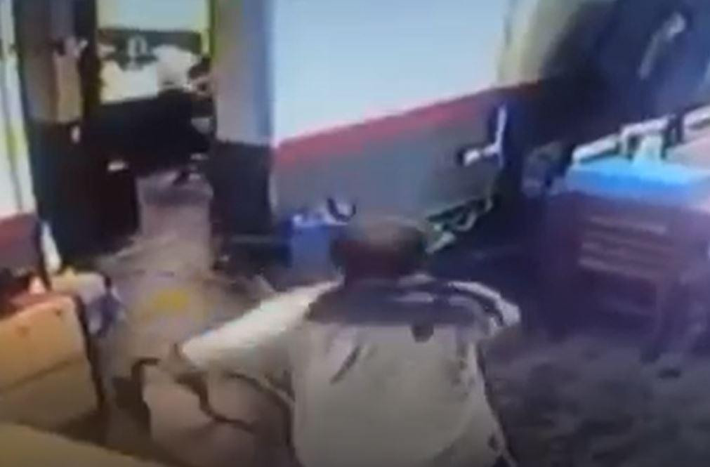El ataque a la docente baleada en San Luis. Foto: captura de video.