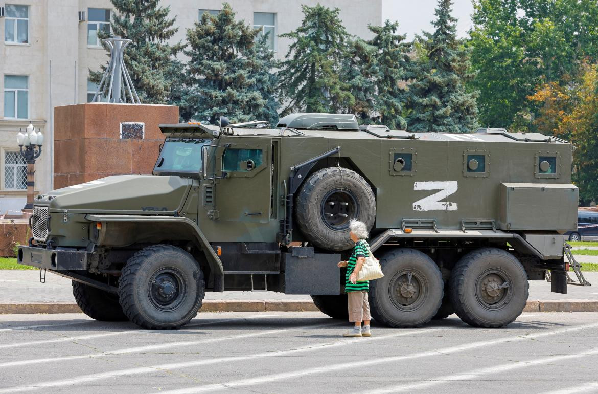 Fuerzas rusas en Jersón en medio del conflicto con Ucrania. Foto: REUTERS.
