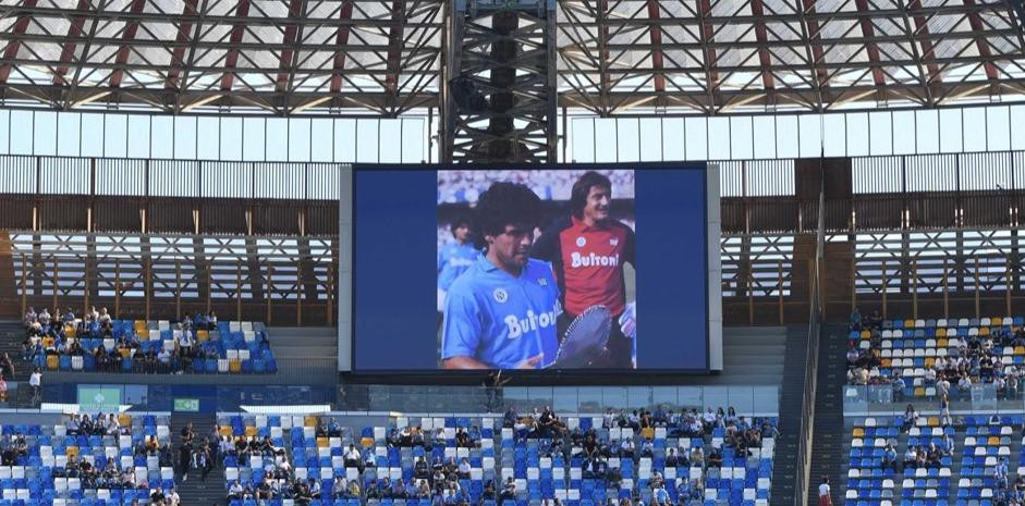 Homenaje a Diego Maradona en Napuli. Foto: Twitter.