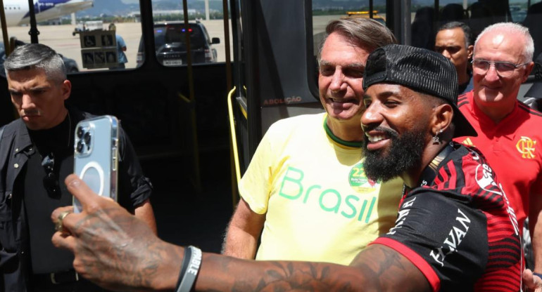 Jair Bolsonaro recibió al plantel de Flamengo. Foto: Twitter @BolsonaroSP.
