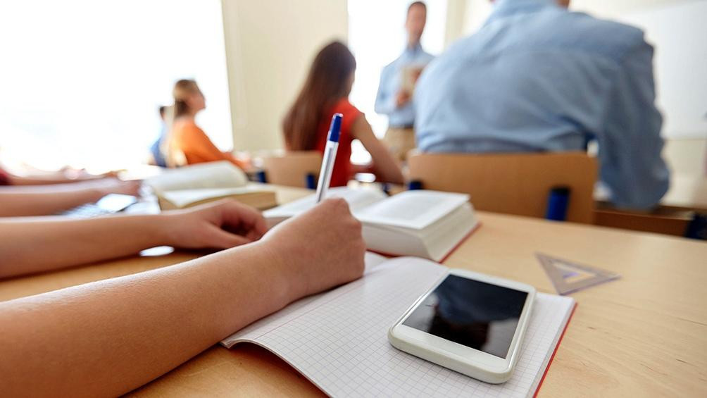 Uso de celulares en el colegio. Foto: Télam