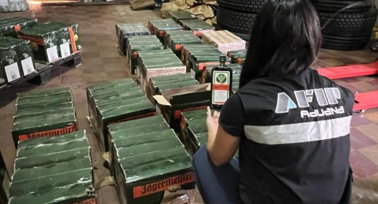 La Aduana detectó contrabando de botellas de licor de alto valor. Foto: NA