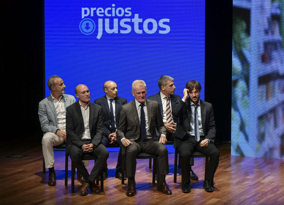 Empresarios en el anuncio de Precios Justos. Foto: NA.