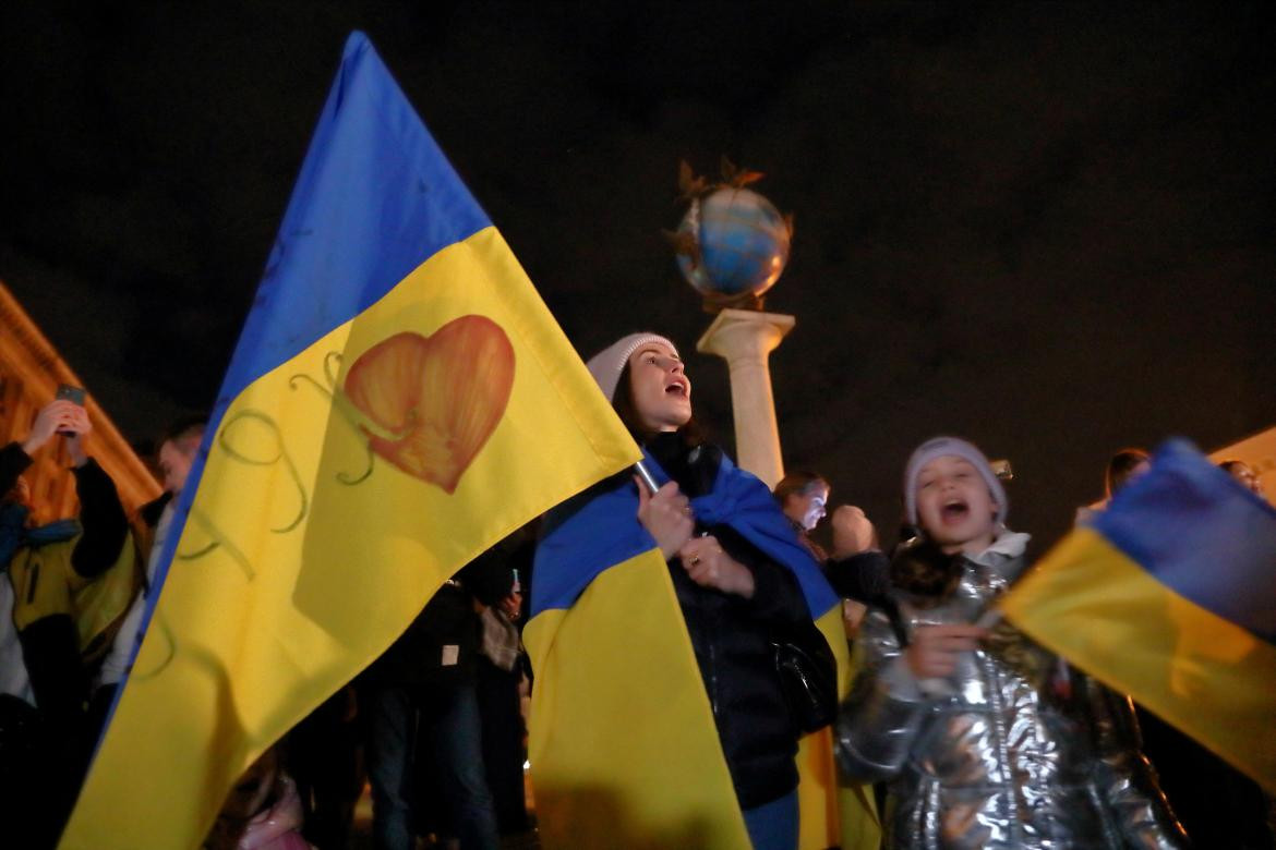 Civiles celebran la victoria ucraniana en Jerson_Reuters