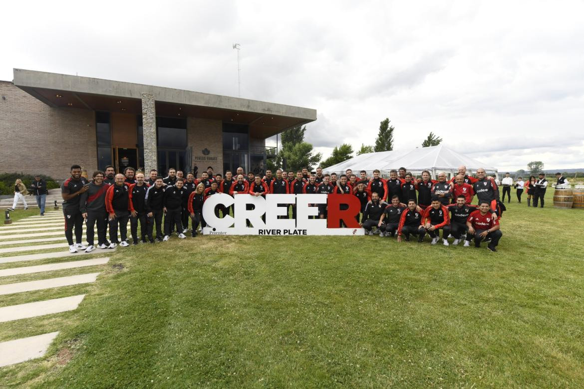 La foto de Marcelo Gallardo con el plantel de River en su despedida. Foto: Twitter @RiverPlate.