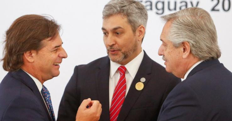 Lacalle Pau, Abdo y Alberto Fernández. Foto: NA