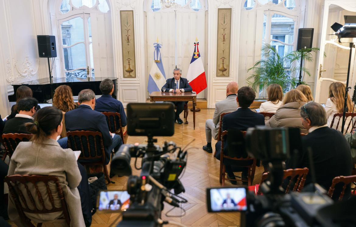 Alberto Fernández en París, NA