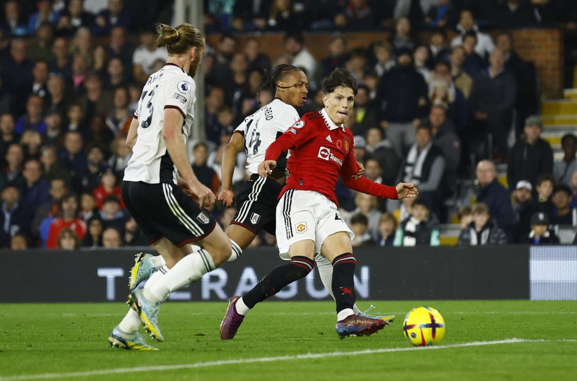 La definición de Alejandro Garnacho contra Fulham. Foto: Reuters.