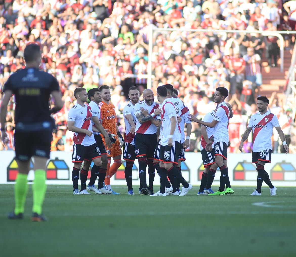 Javier Pinola anunció su retiro profesional del fútbol. Foto: Télam.