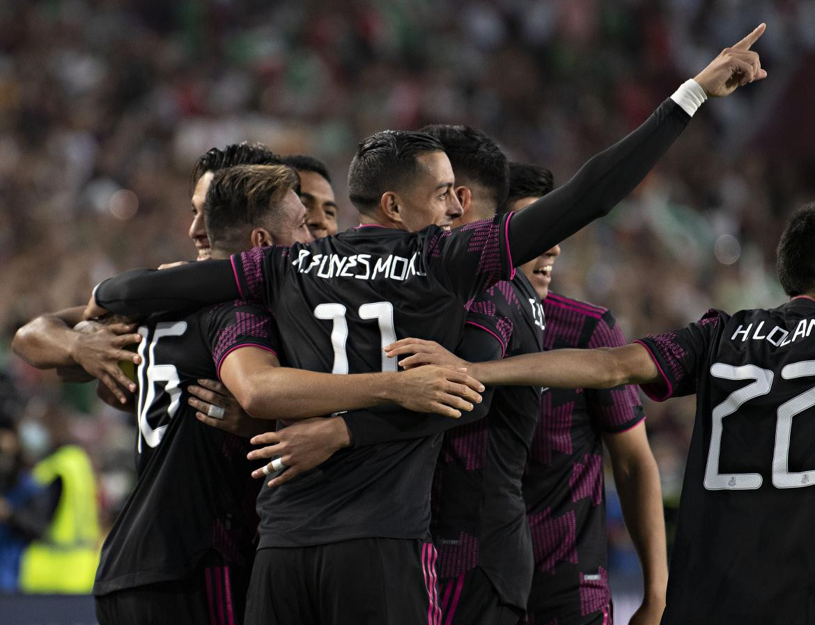 Rogelio Funes Mori en la selección de México. Foto: NA.