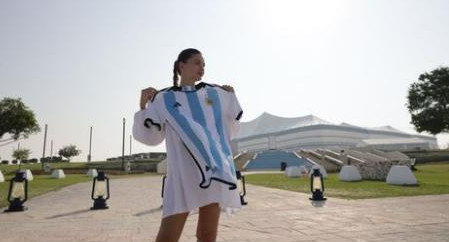 China Suárez en Qatar. Foto: Instagram/sangrejaponesa.