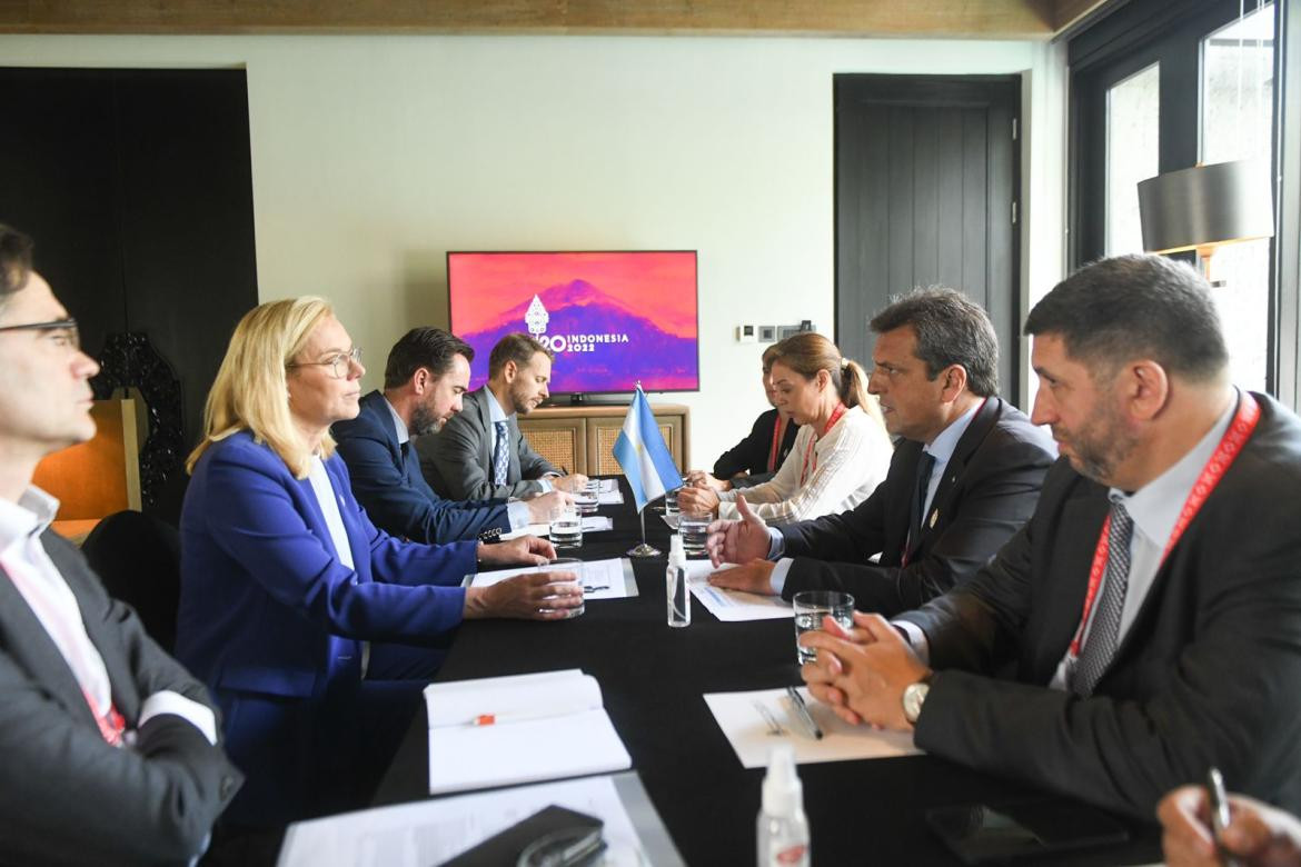 Massa se reunió con la Vice primera Ministra y Ministra de Finanzas de Países Bajos