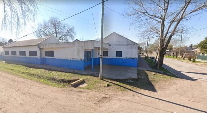 La escuela donde fue abandonado el bebé. Foto: NA