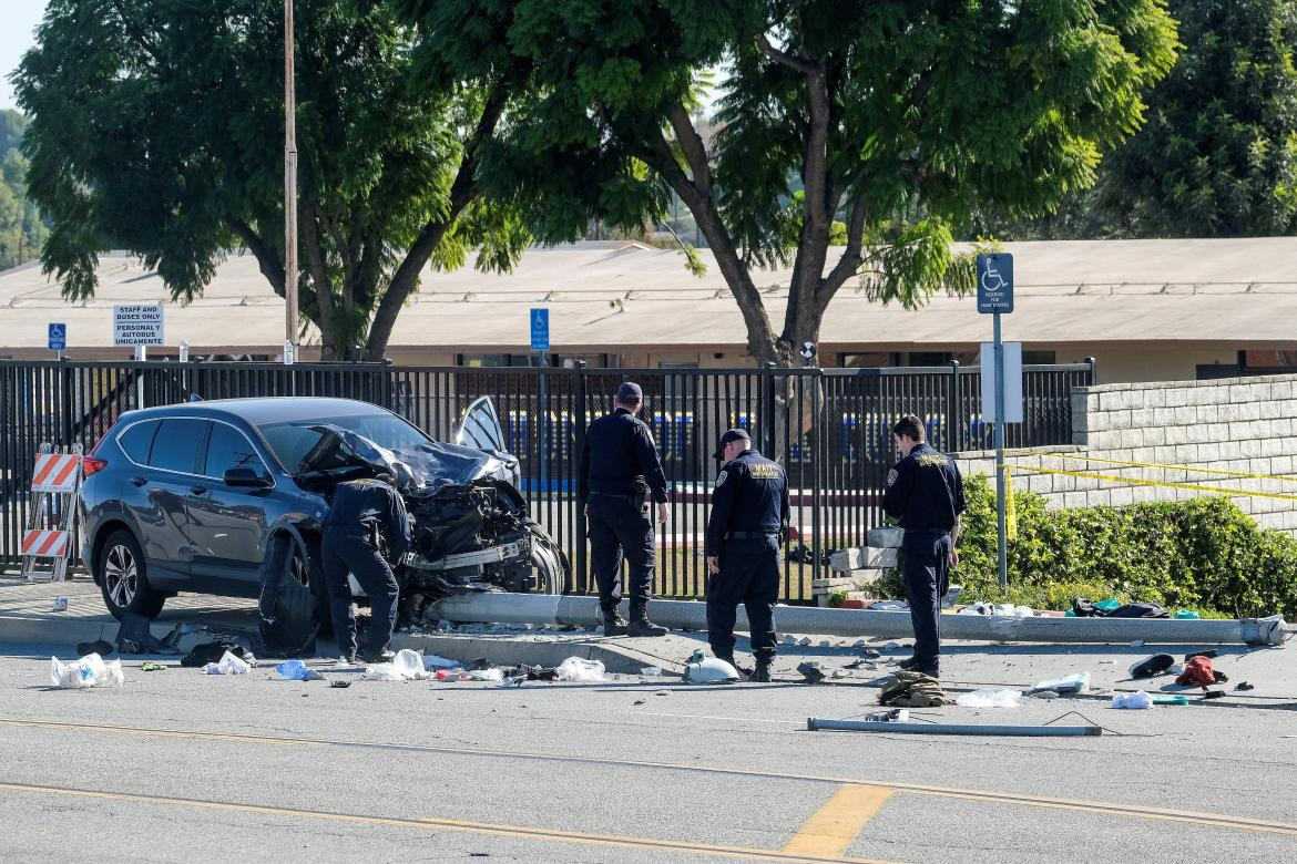 Auto que atropelló a los cadetes de Alguacil en Los Ángeles. Foto: REUTERS.