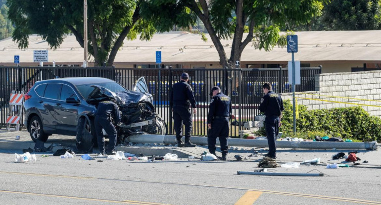 Auto que atropelló a los cadetes de Alguacil en Los Ángeles. Foto: REUTERS.