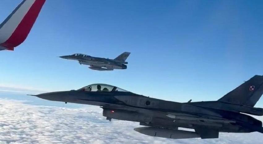 Aviones caza custodiaron a la selección de Polonia rumbo a Qatar. Foto: NA.