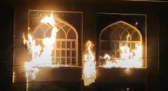 Incendio en centro religioso de Irán_Captura de video: Twitter/sattarkhan121