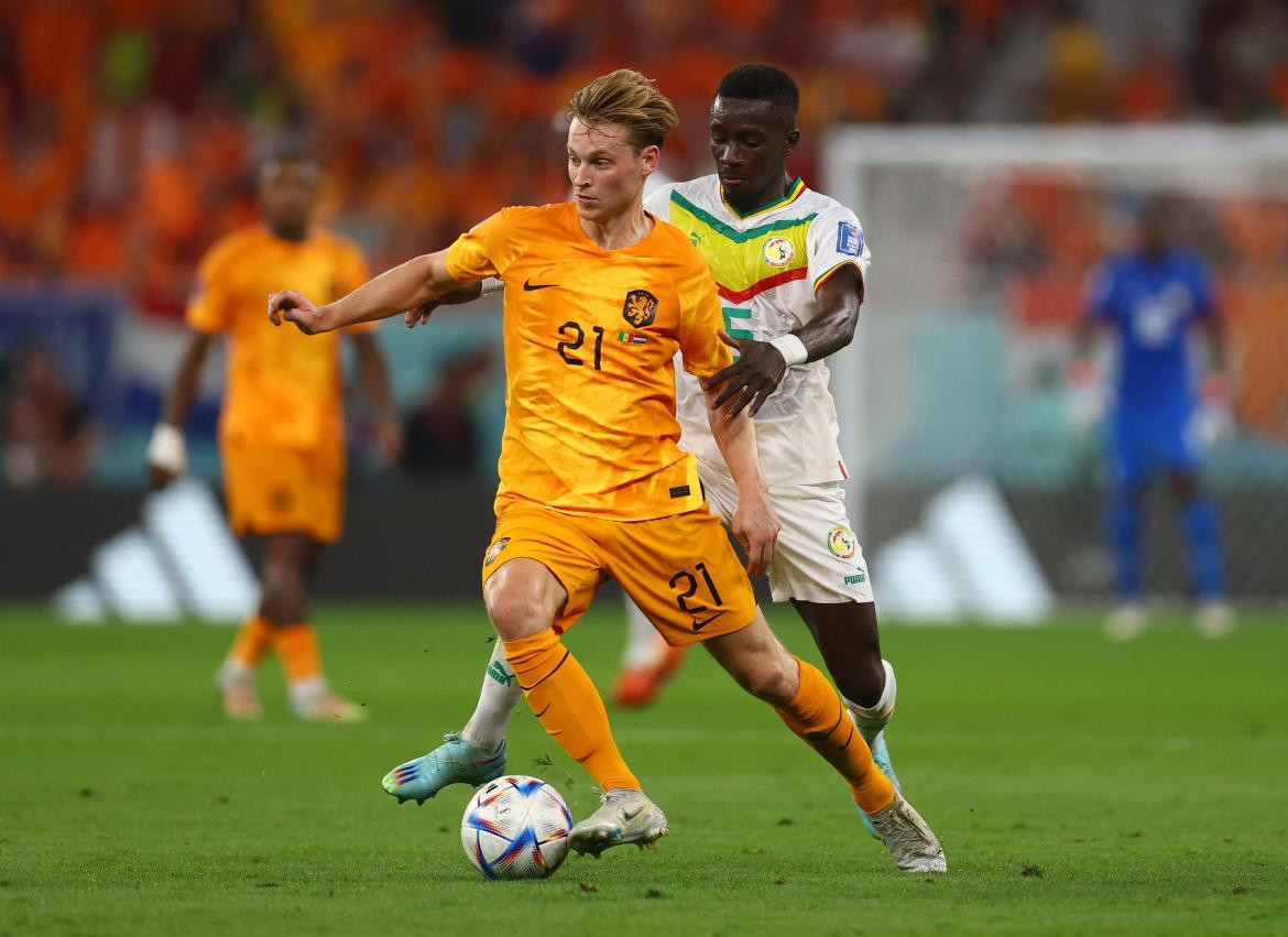 Frenkie de Jong ante Senegal; Mundial de Qatar. Foto: Reuters.